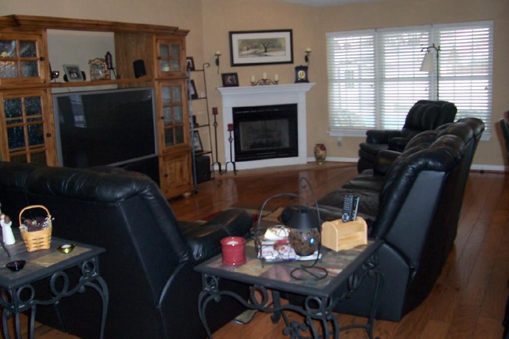 6809 Albert Road Roanoke, VA 24019 - Photo 4 of 13 Living Room Area
