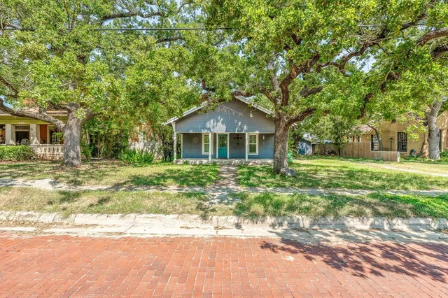 $185,000 | 863 Clinton Avenue, Stephenville, TX 76401