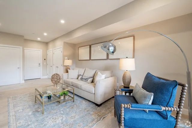 $2,800 | 69 East Central Street, Unit 302, Natick, MA 01760