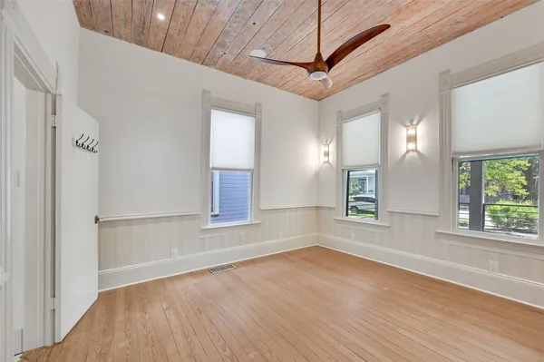 $3,400 | 904 Willow Street, Unit A, Austin, TX 78702