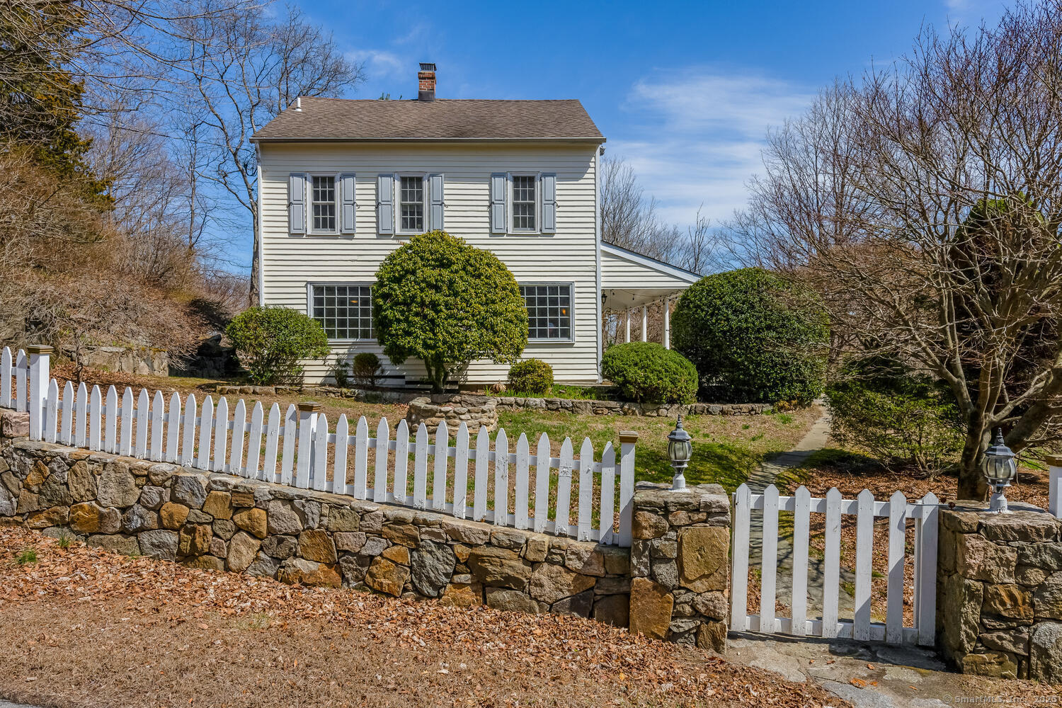 175 Mountain Road Wilton, CT 06897 - Photo 38 of 40 a front view of a house with a garden