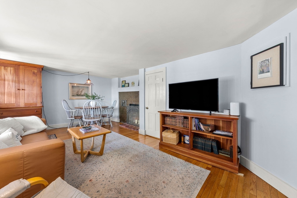 40 R Prospect Street, Unit 3 Marblehead, MA 01945 - Photo 6 of 34
