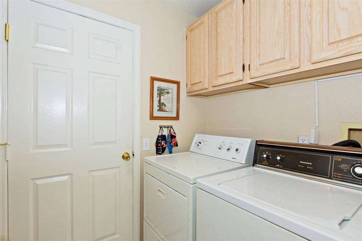 68430 Tortuga Road Cathedral City, CA 92234 - Photo 11 of 32 22-Laundry Room