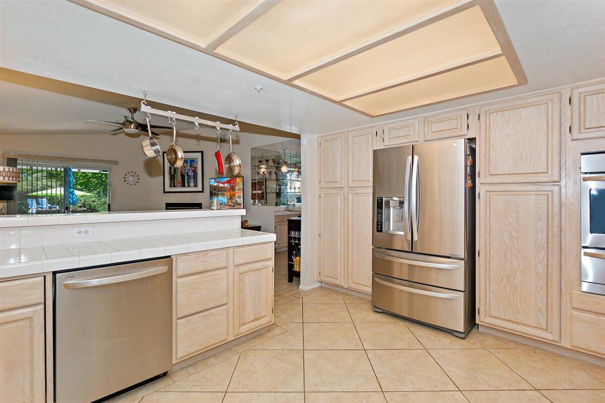 68430 Tortuga Road Cathedral City, CA 92234 - Photo 25 of 32 08-Kitchen