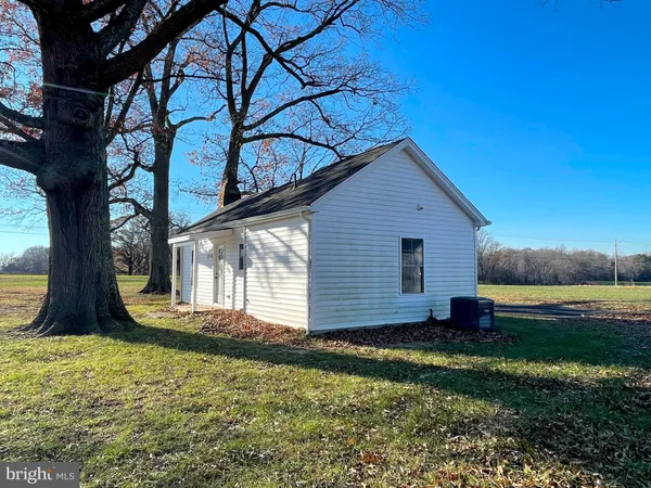 a front view of house with yard