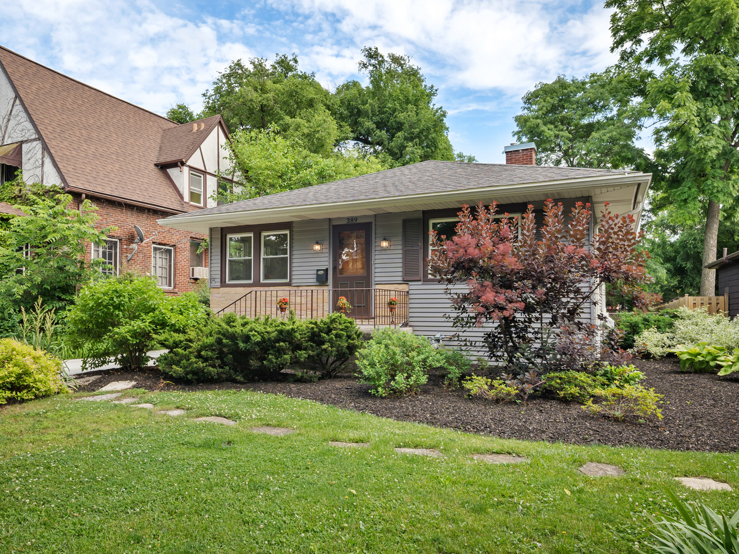 389 Addison Road Riverside, IL 60546 - Photo 2 of 29