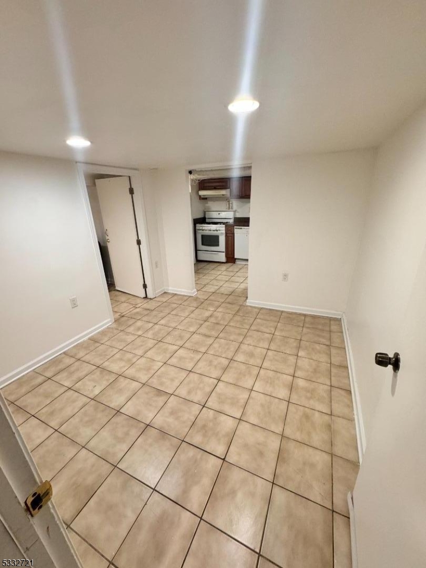 233 Jackson Avenue Hackensack, NJ 07601 - Photo 4 of 8