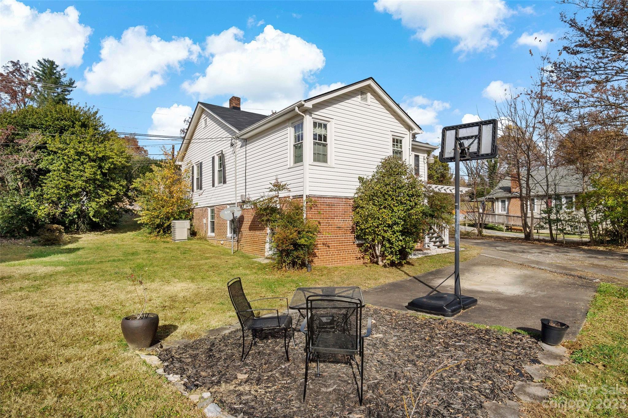 716 Rutherford Road Marion, NC 28752 - Photo 6 of 30 Gallery Image 6