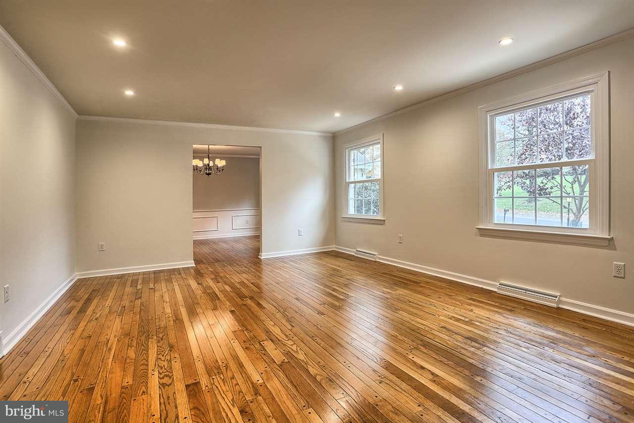 810 Riverview Road Lemoyne, PA 17043 - Photo 3 of 25 Gallery Image 3