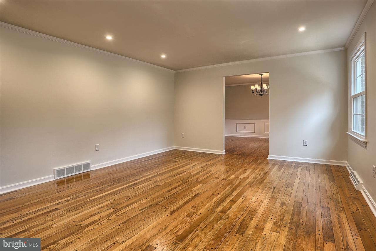 810 Riverview Road Lemoyne, PA 17043 - Photo 4 of 25 Gallery Image 4