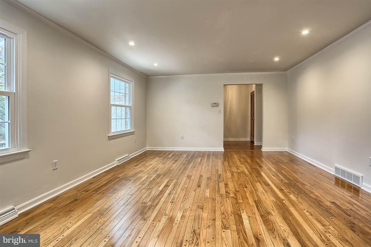 810 Riverview Road Lemoyne, PA 17043 - Photo 5 of 25 Gallery Image 5