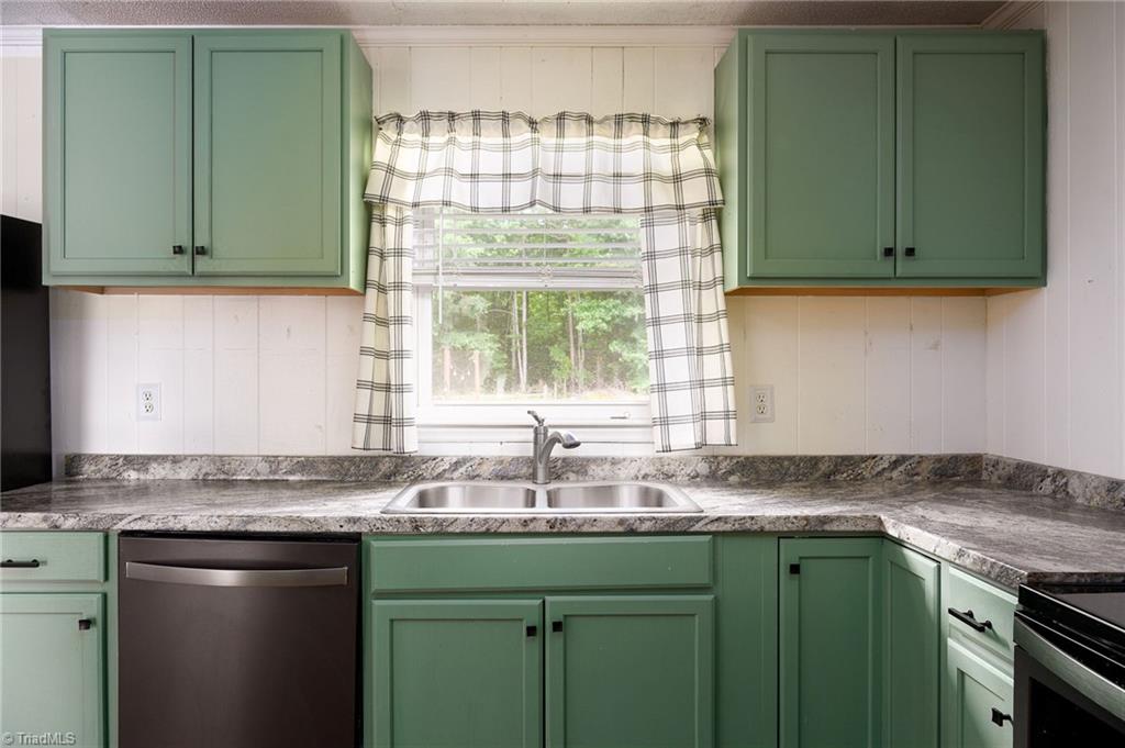4950 Fairview Court Trinity, NC 27370 - Photo 12 of 29 Kitchen
