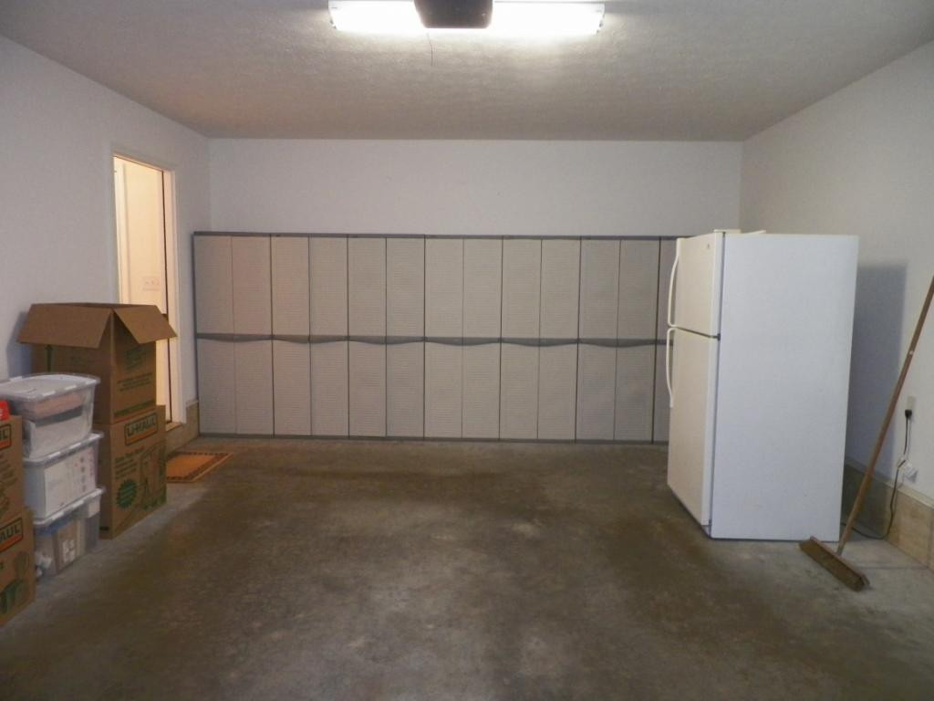 303 Reed Avenue Greeneville, TN 37743 - Photo 12 of 36 Wall of cabinets upper garage