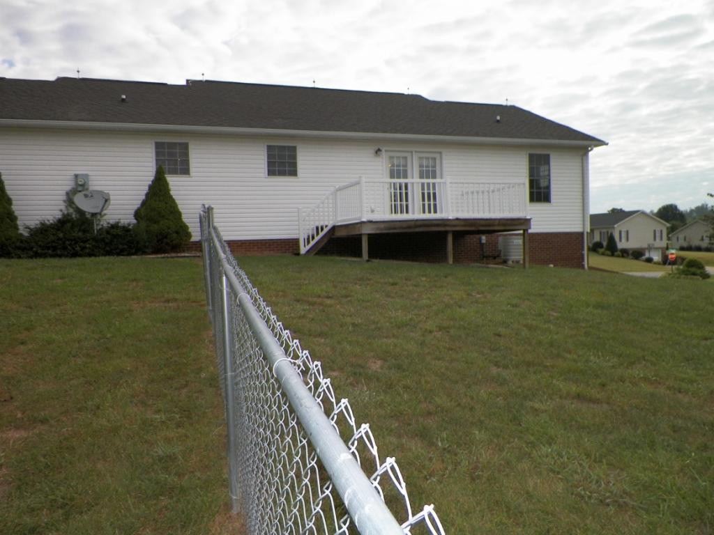 303 Reed Avenue Greeneville, TN 37743 - Photo 17 of 36 View of Back deck