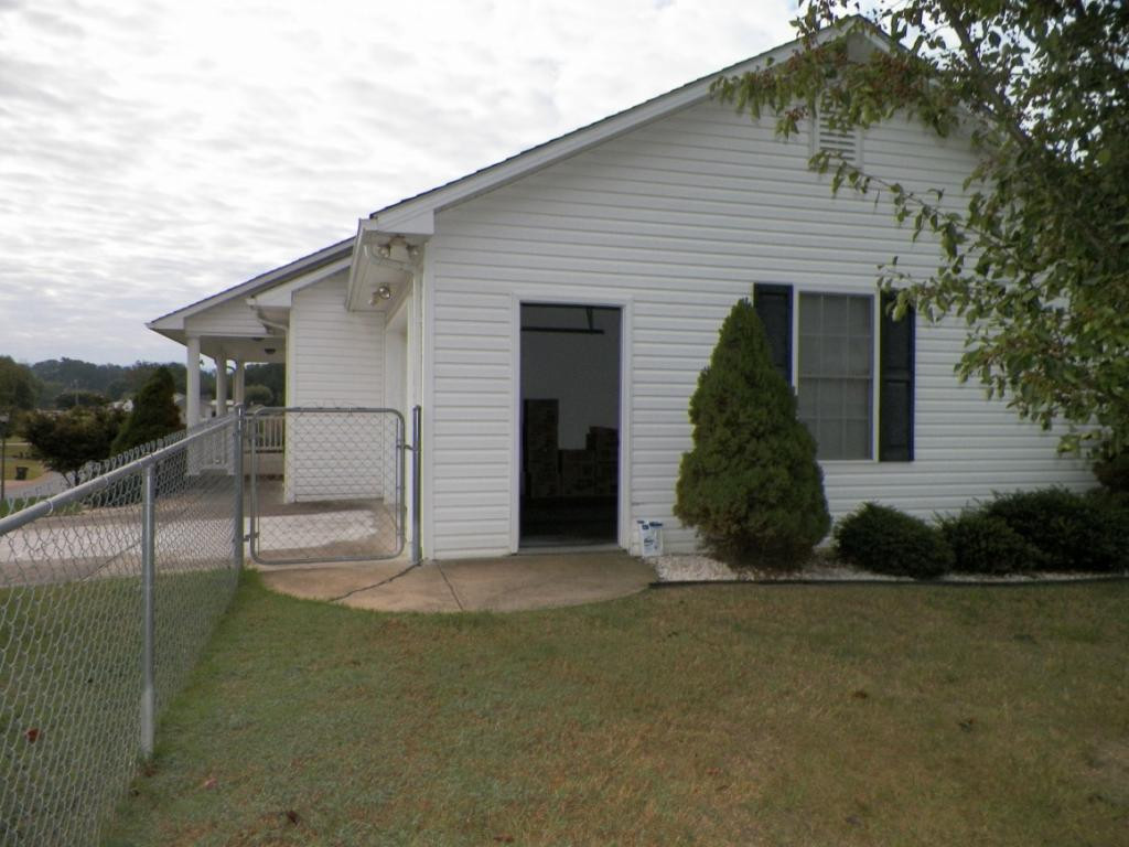 303 Reed Avenue Greeneville, TN 37743 - Photo 19 of 36 Upper garage entry from yard