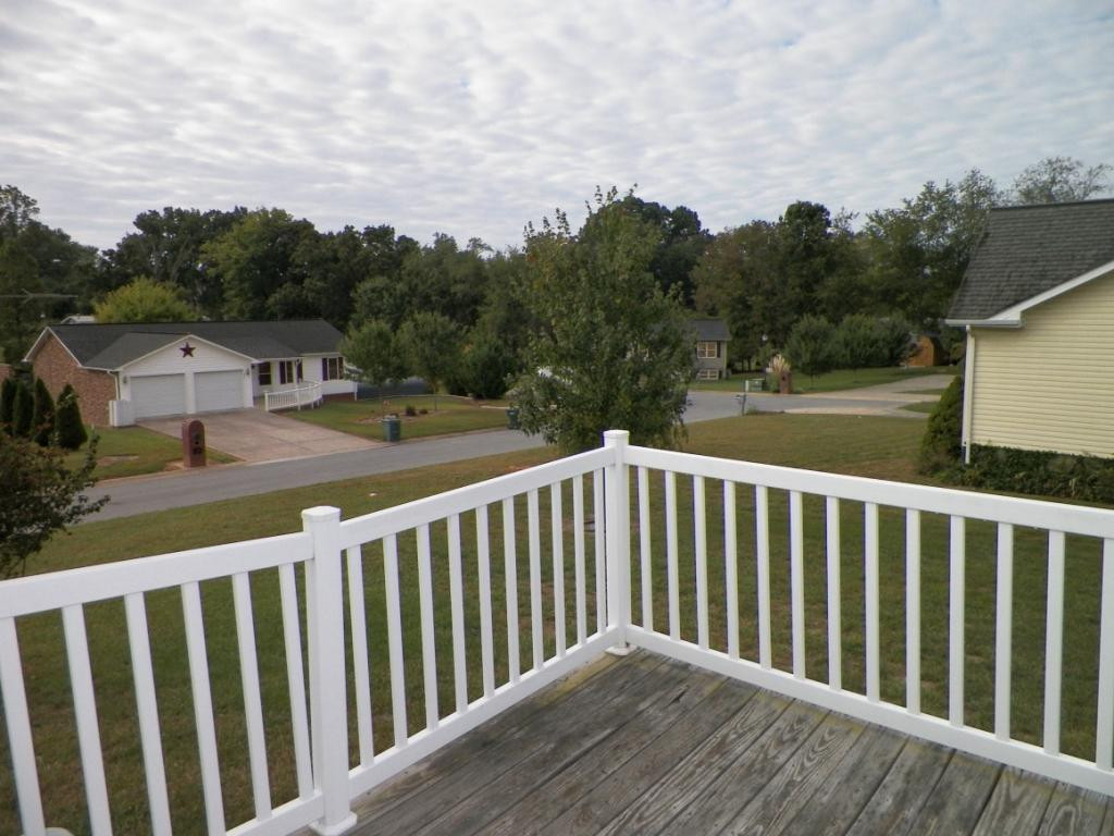 303 Reed Avenue Greeneville, TN 37743 - Photo 20 of 36 Deck toward neighbor view