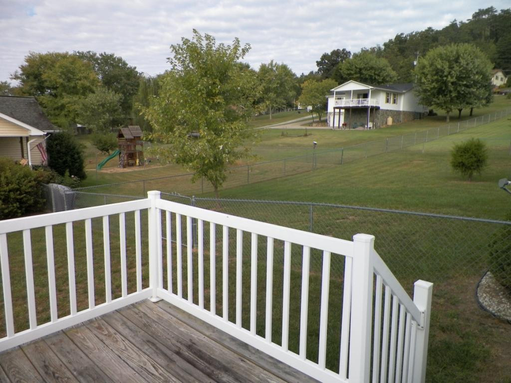 303 Reed Avenue Greeneville, TN 37743 - Photo 21 of 36 Other corner of deck