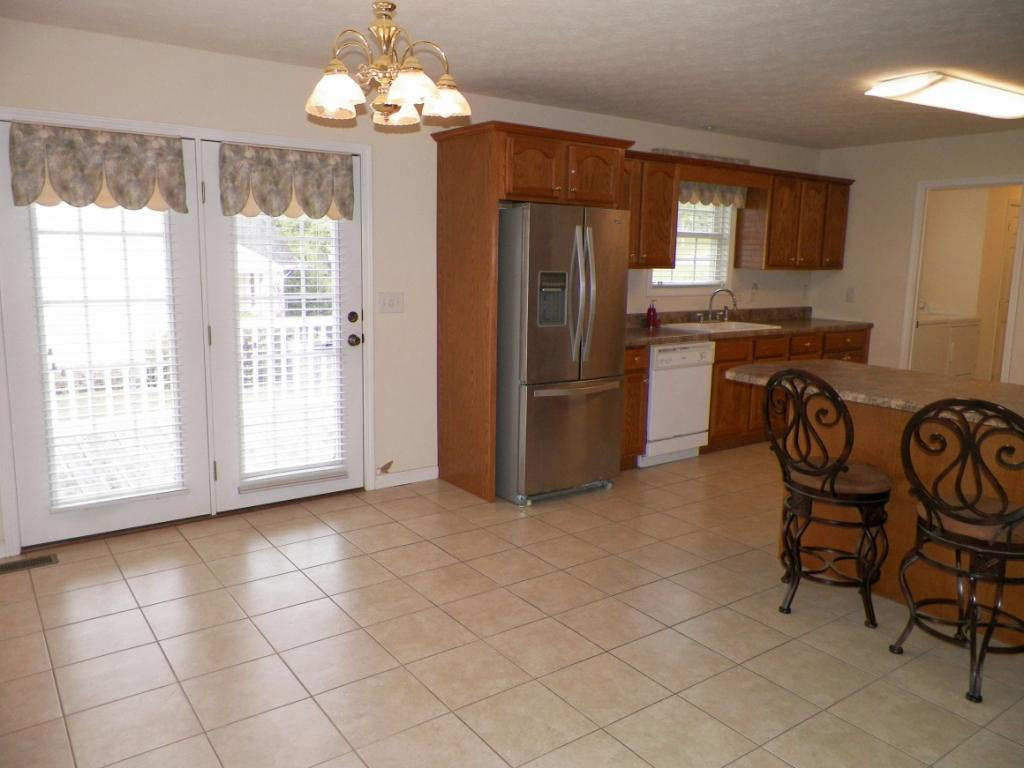 303 Reed Avenue Greeneville, TN 37743 - Photo 6 of 36 Diningpartial kitchen