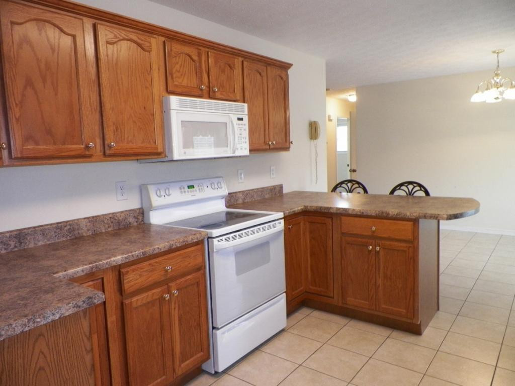303 Reed Avenue Greeneville, TN 37743 - Photo 8 of 36 Laundry to KitchenDining