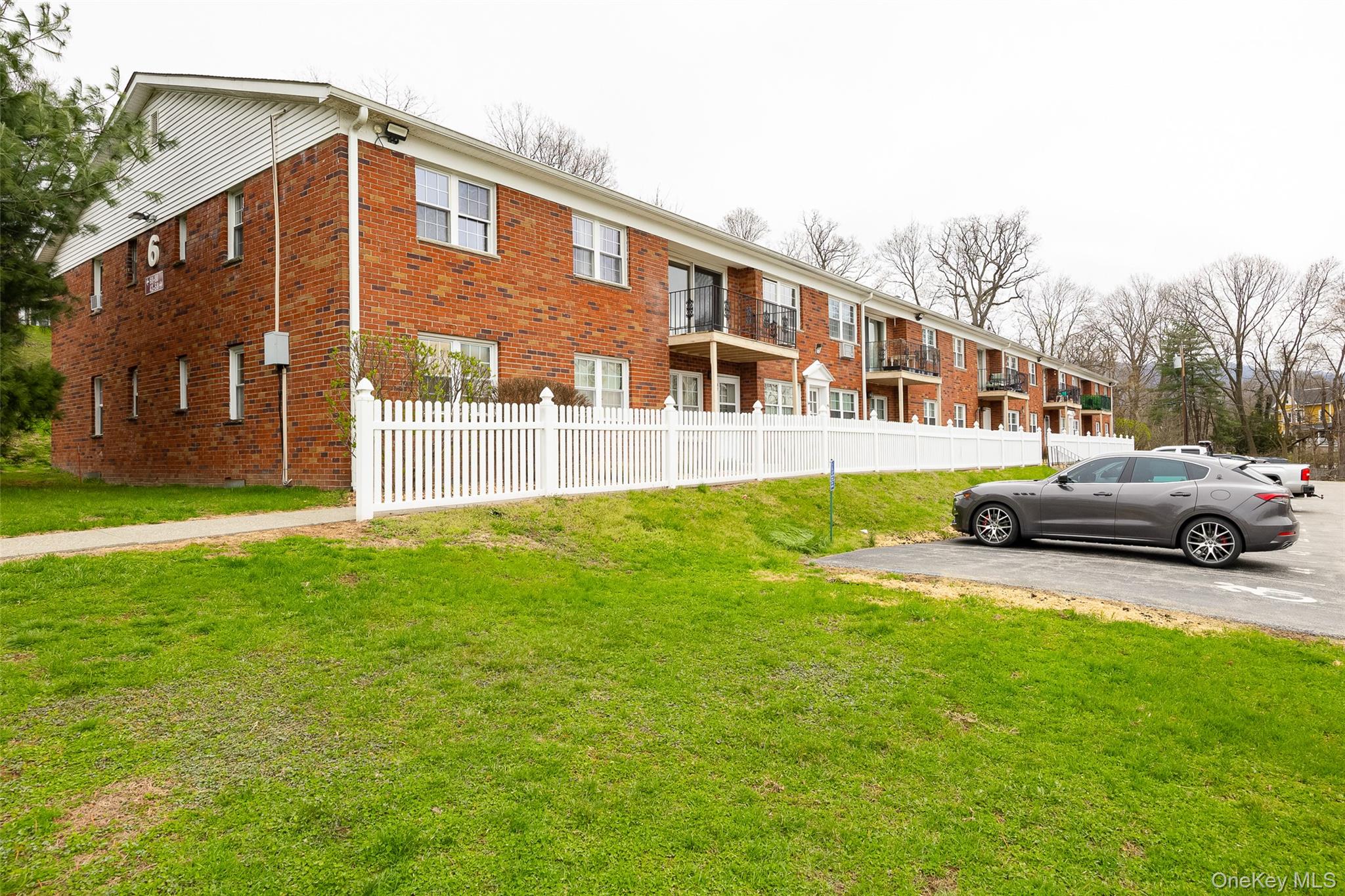 6 Colonial Road, Unit 44 Beacon, NY 12508 - Photo 2 of 20