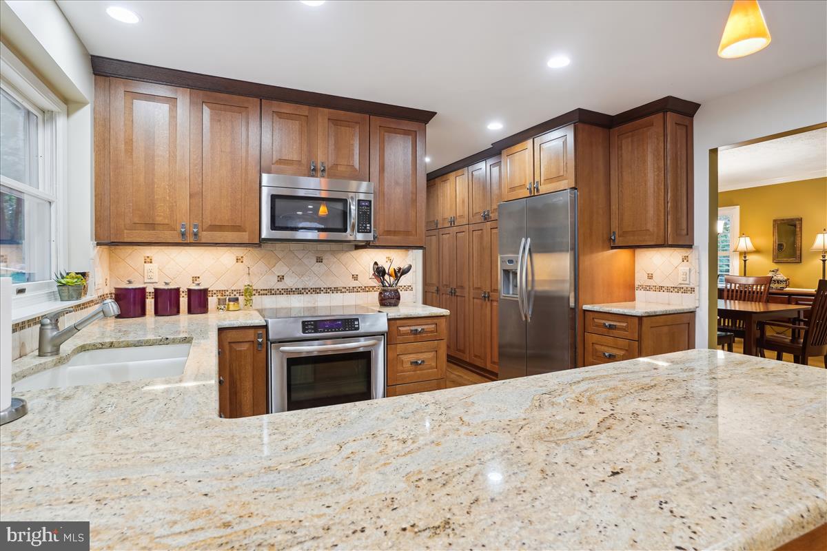 1307 Quail Ridge Drive Reston, VA 20194 - Photo 5 of 67 Under cabinet lighting, granite, stainless