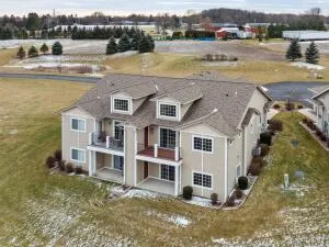 $484,900 | 1926 Ravenswood Lane, Manitowoc, WI 54220