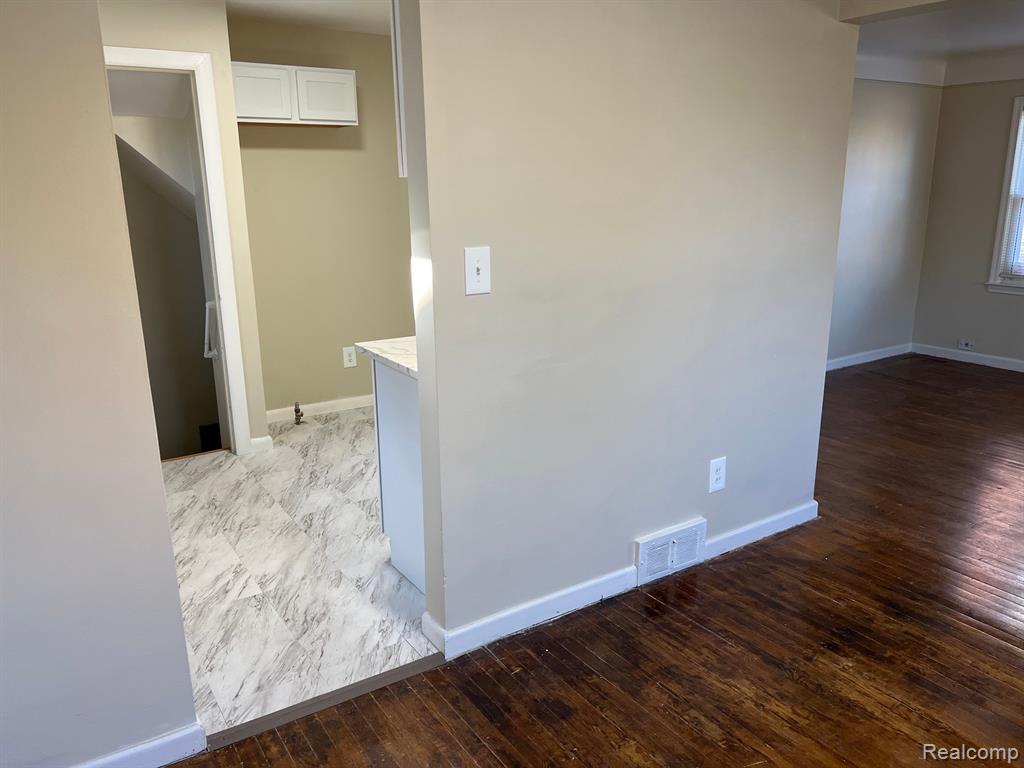 23721 David Avenue Eastpointe, MI 48021 - Photo 5 of 17
