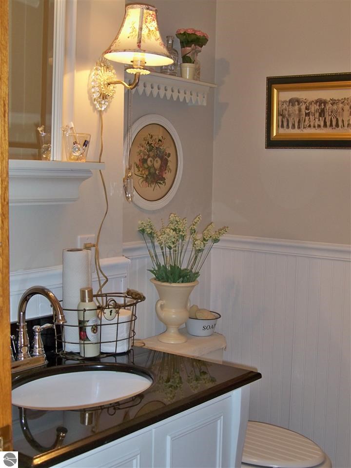 13566 Hedeen Road Traverse City, MI 49686 - Photo 18 of 34 1796156-17.JPG