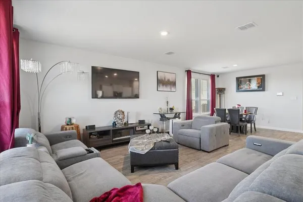 $335,000 | 105 Driftoak Drive, Boyd, TX 76023