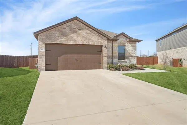 $335,000 | 105 Driftoak Drive, Boyd, TX 76023