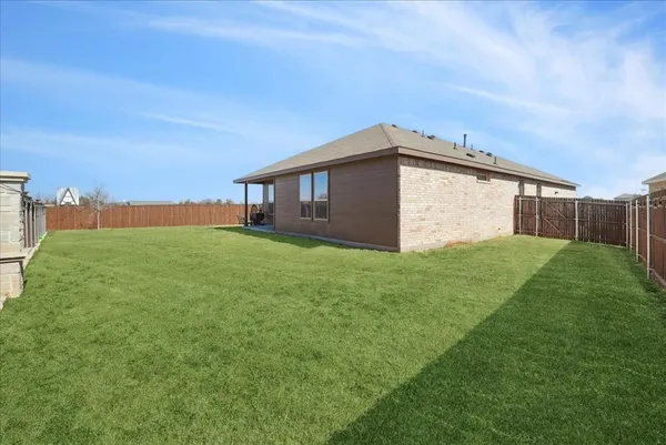 $335,000 | 105 Driftoak Drive, Boyd, TX 76023