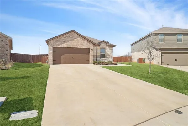 $335,000 | 105 Driftoak Drive, Boyd, TX 76023