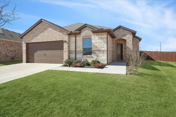 $335,000 | 105 Driftoak Drive, Boyd, TX 76023