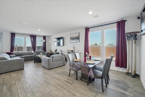 $335,000 | 105 Driftoak Drive, Boyd, TX 76023