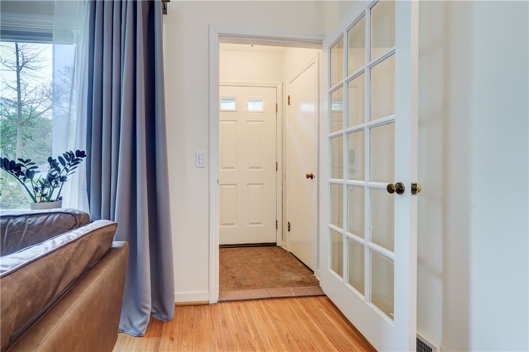 380 Hillside Avenue Rochester, NY 14610 - Photo 3 of 28