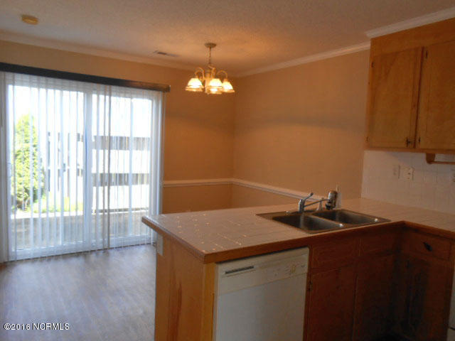 920 Spring Forest Road Greenville, NC 27834 - Photo 4 of 15 Eat in Kitchen