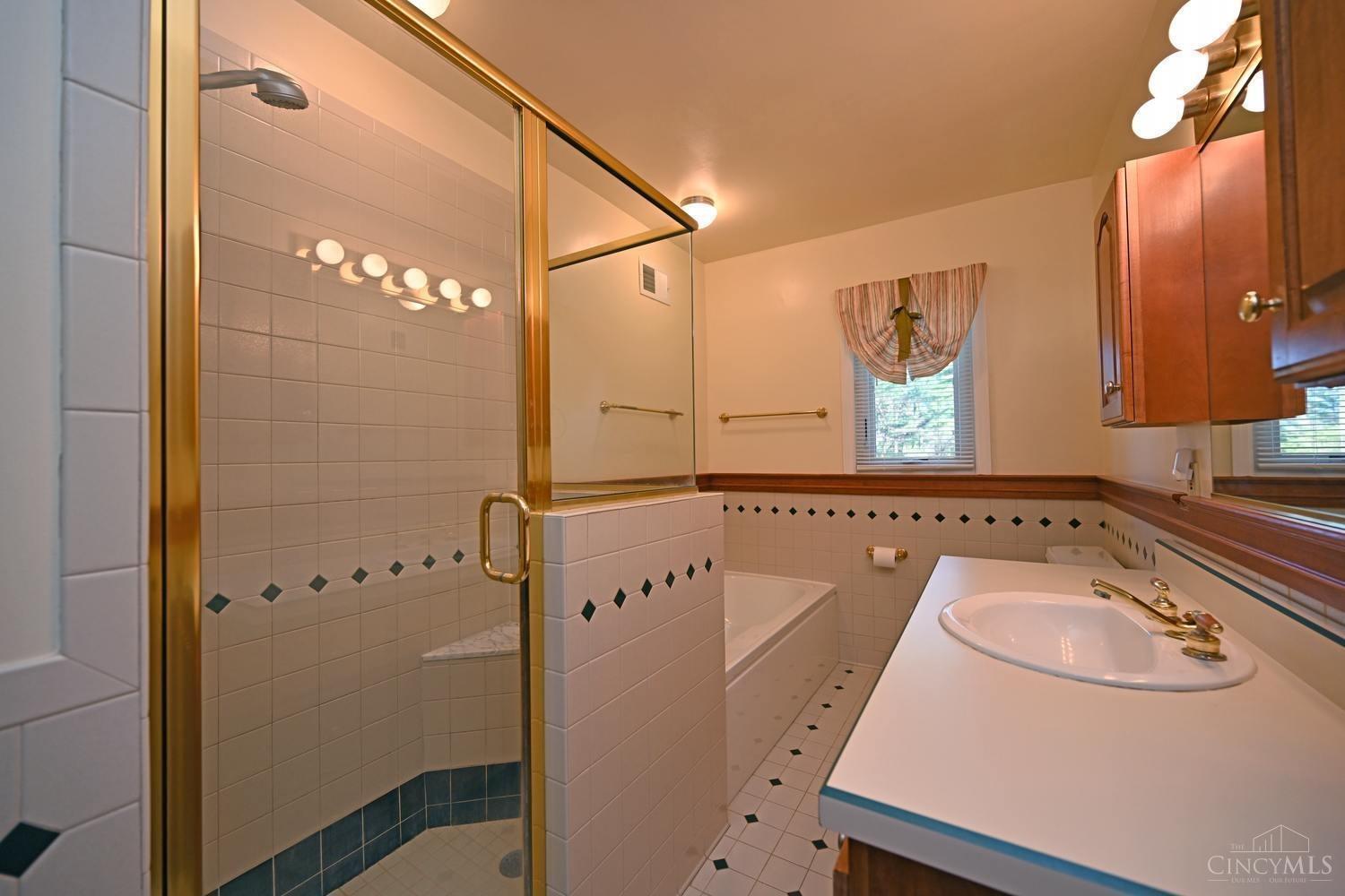 1740 Neeb Road Cincinnati, OH 45233 - Photo 22 of 49