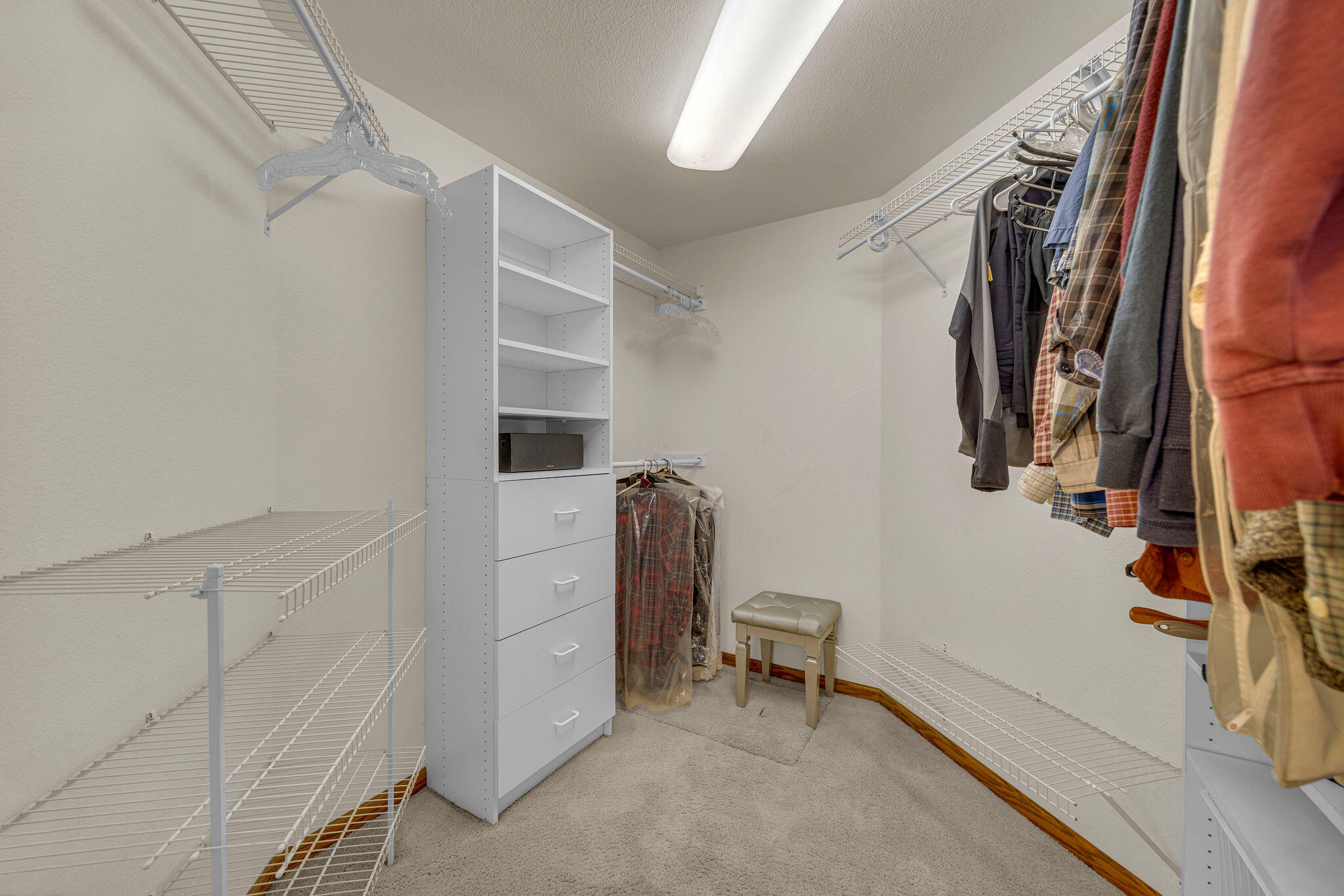 60142 West Ridgeview Drive Bend, OR 97702 - Photo 30 of 49 Primary Closet