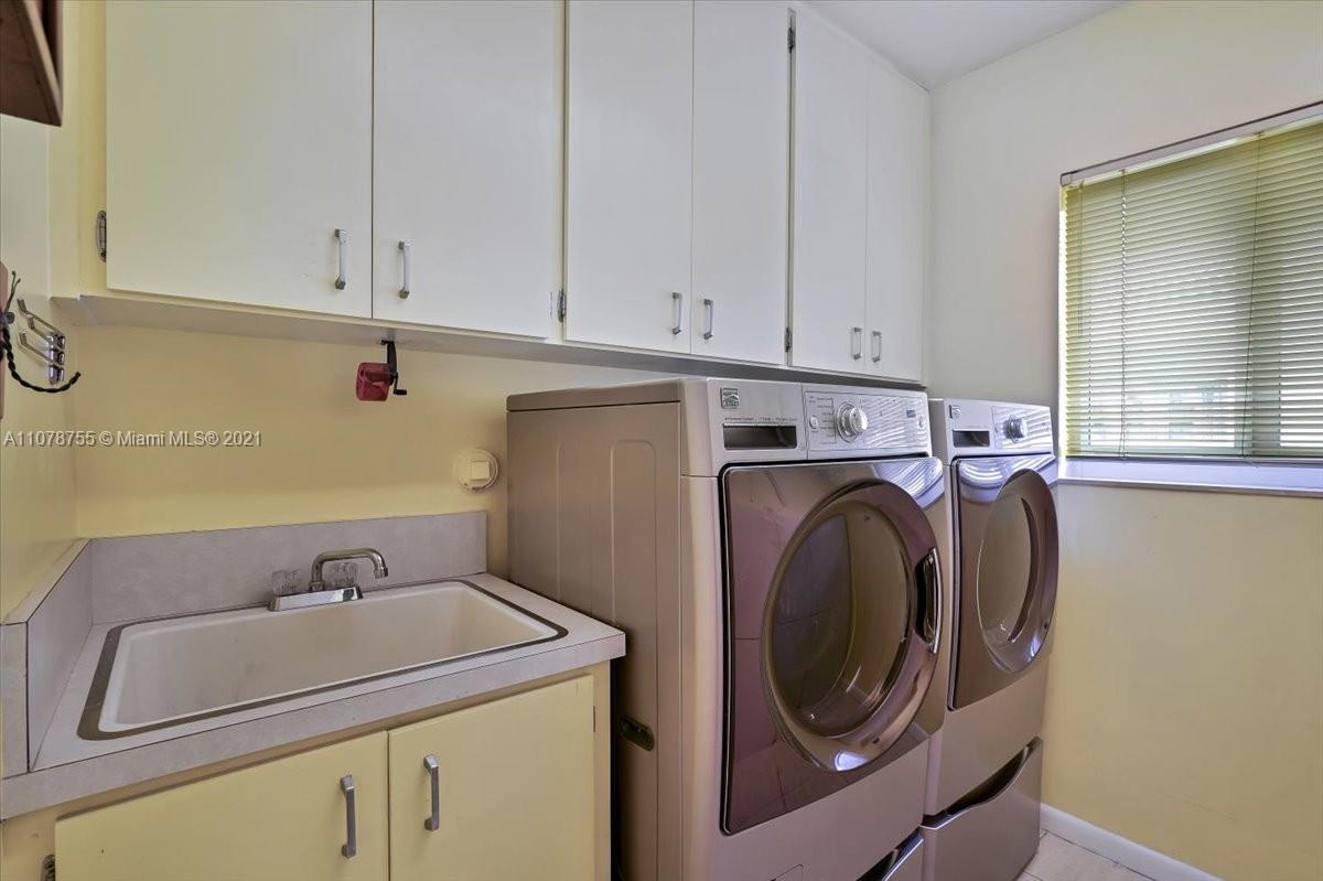 1525 Southwest 6th Avenue Boca Raton, FL 33486 - Photo 25 of 30 a utility room with dryer and washer