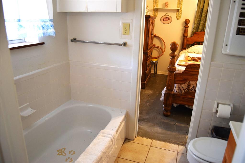 145 Loop Road Minden, LA 71055 - Photo 20 of 25 Jack n' Jill Bathroom