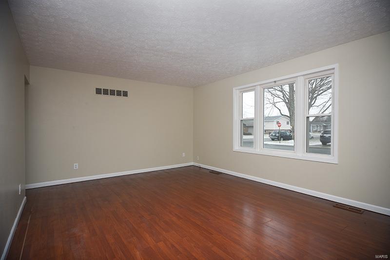 5 Sunray Drive Highland, IL 62249 - Photo 5 of 28