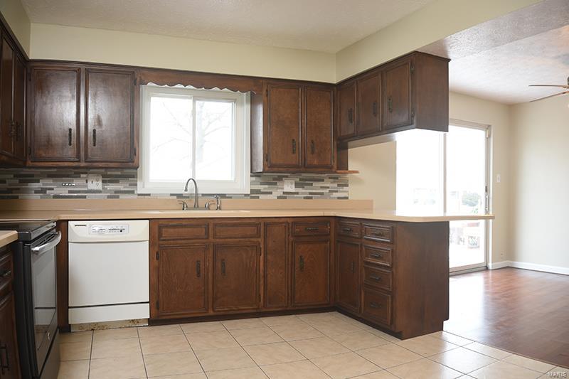 5 Sunray Drive Highland, IL 62249 - Photo 8 of 28