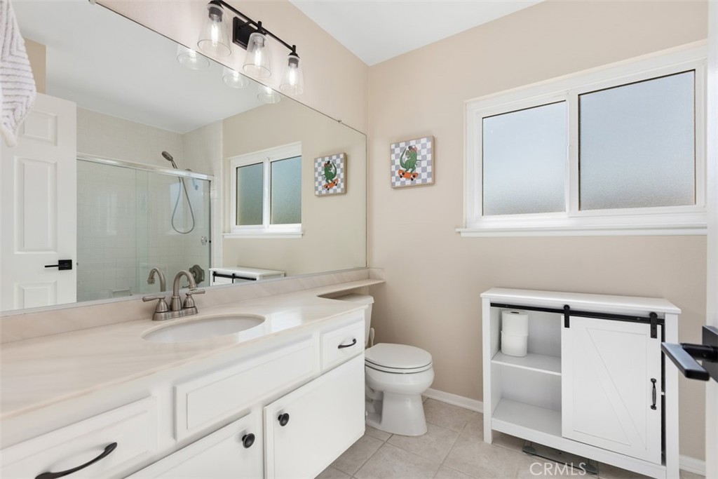 24711 Vía Del Rio Lake Forest, CA 92630 - Photo 20 of 41 Upstairs full-bath