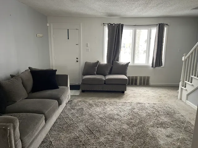 $130,000 | 907 North Raynor Avenue, Joliet, IL 60435