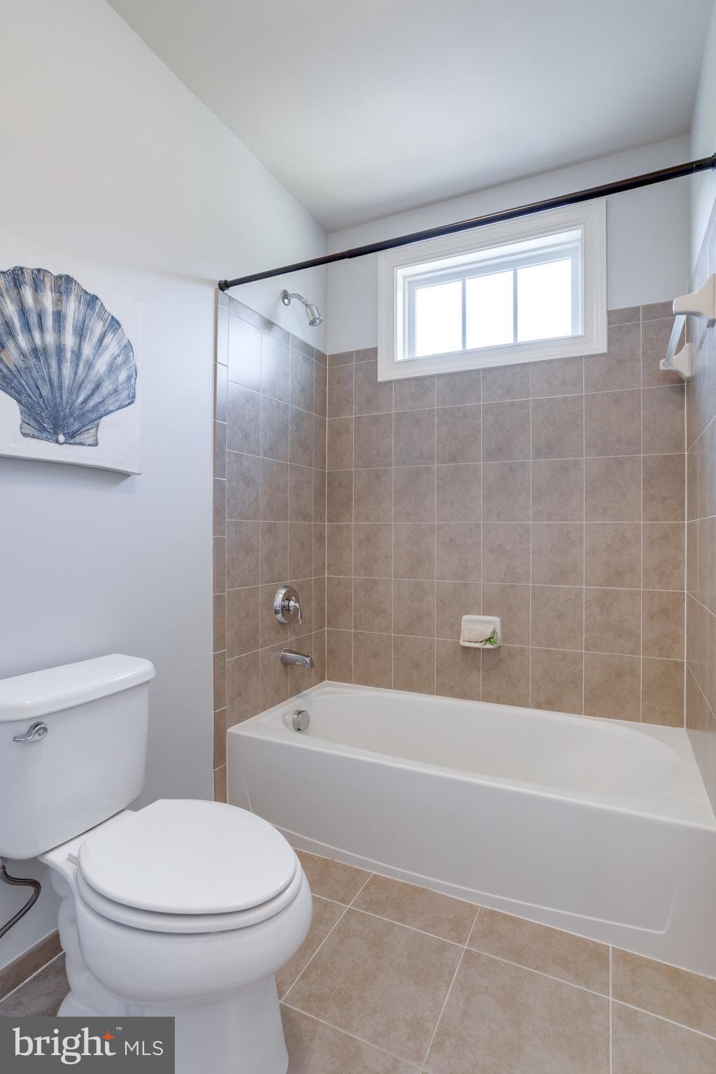 18475 Kerill Road Triangle, VA 22172 - Photo 72 of 99 a bathroom with a toilet and a bath tub