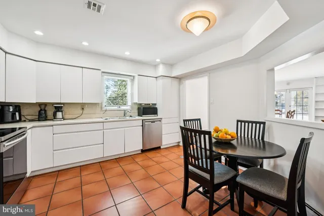 $249,900 | 301 Browning Lane, Unit 50, Cherry Hill, NJ 08003