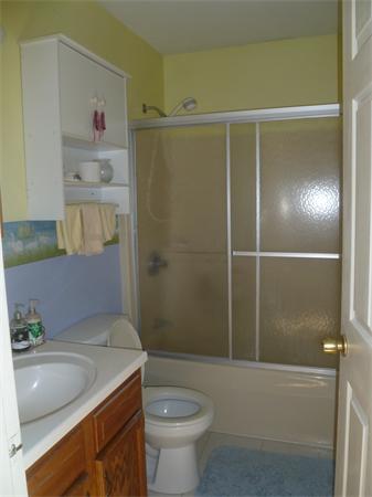 10 Meadowbrook Court, Unit 10 Oxford, MA 01540 - Photo 12 of 19
