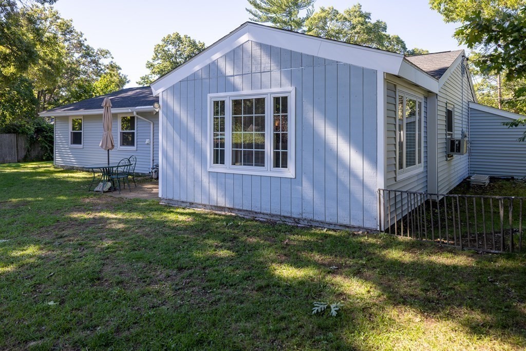 236 Maureen Road Bellingham, MA 02019 - Photo 3 of 23 Gallery Image 3