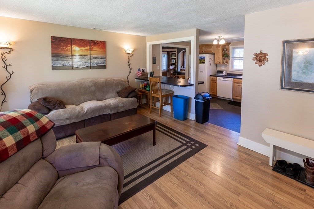 236 Maureen Road Bellingham, MA 02019 - Photo 7 of 23 Gallery Image 7