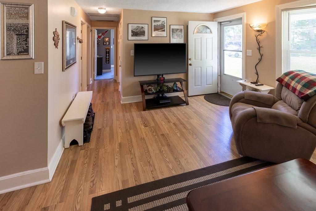 236 Maureen Road Bellingham, MA 02019 - Photo 8 of 23 Gallery Image 8